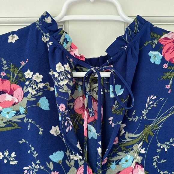 WAYF top size S blue pink floral ruffle trim sleeveless blouse shirt - Picture 4 of 7
